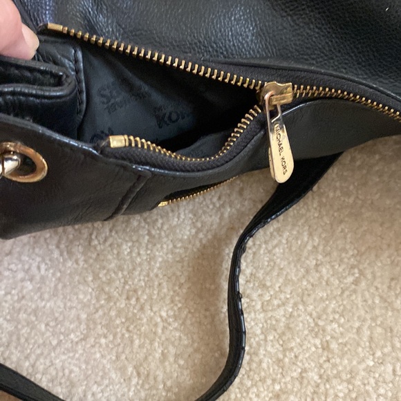 Michael Kors black leather purse, shoulder strap, zipper - Picture 13 of 13